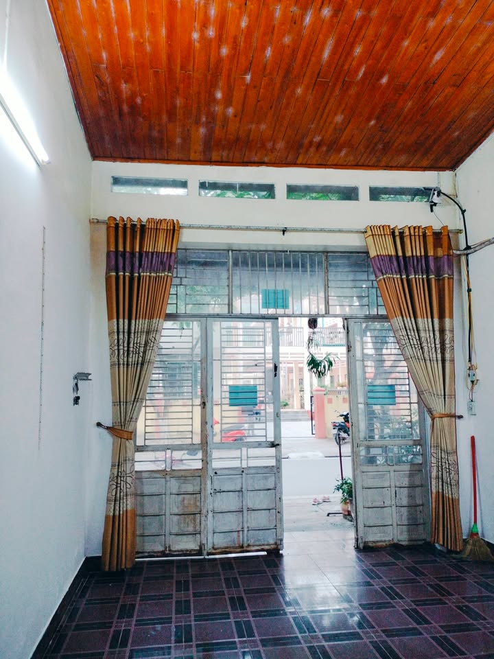 Bán nhà C4 gác lửng đường An Phú, Kim Tân 80m² giá 2.7 tỷ - Vị trí trung tâm thuận tiện!