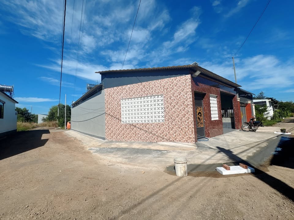 Nhà 3 mặt tiền Tiến Thành Đồng Xoài 196m² giá 2.79 tỷ - Cơ hội đầu tư hấp dẫn!