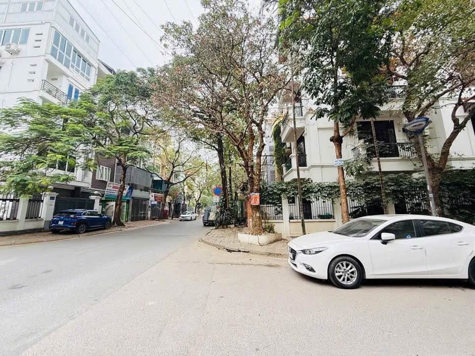 Bán nhà KĐT Văn Quán Hà Đông 132m² giá 27.06 tỷ - Lô góc thoáng mát, tiện kinh doanh!