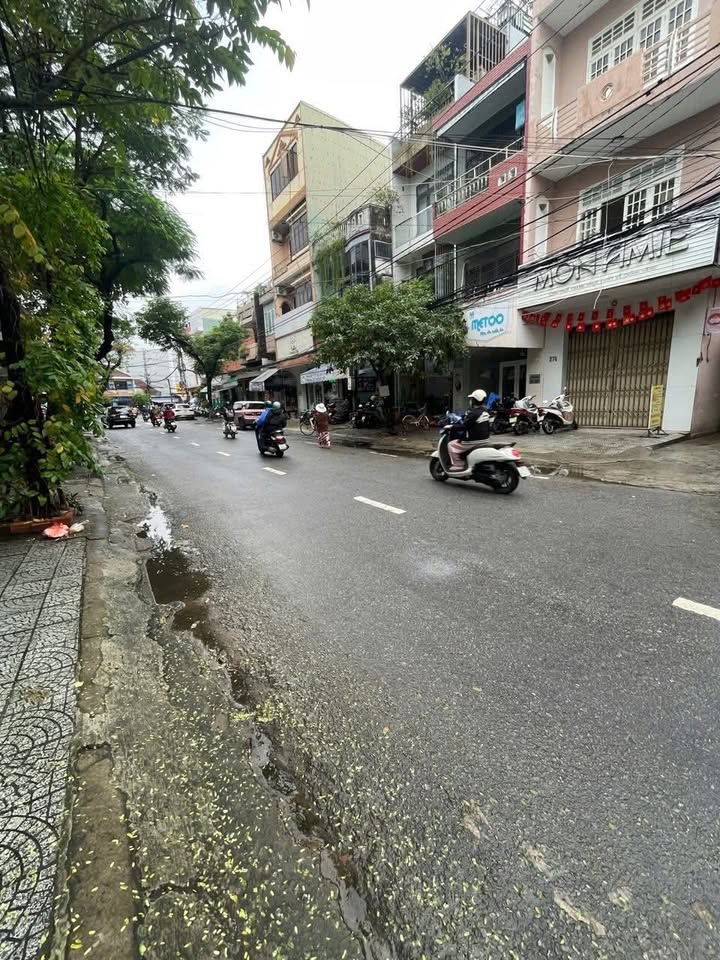 Cho thuê nhà 3 tầng mặt tiền 376 Phan Châu Trinh, Đà Nẵng - Kinh doanh sầm uất!