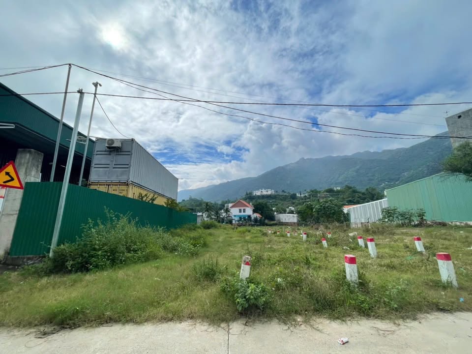 Bán lô đất 308,6m² mặt đường Trần Nam Trung, Nha Trang - Đầu tư lâu dài!