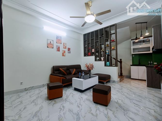 Nhà phố Thịnh Liệt Hoàng Mai 24m² giá 6.35 tỷ - Chính chủ, full nội thất!