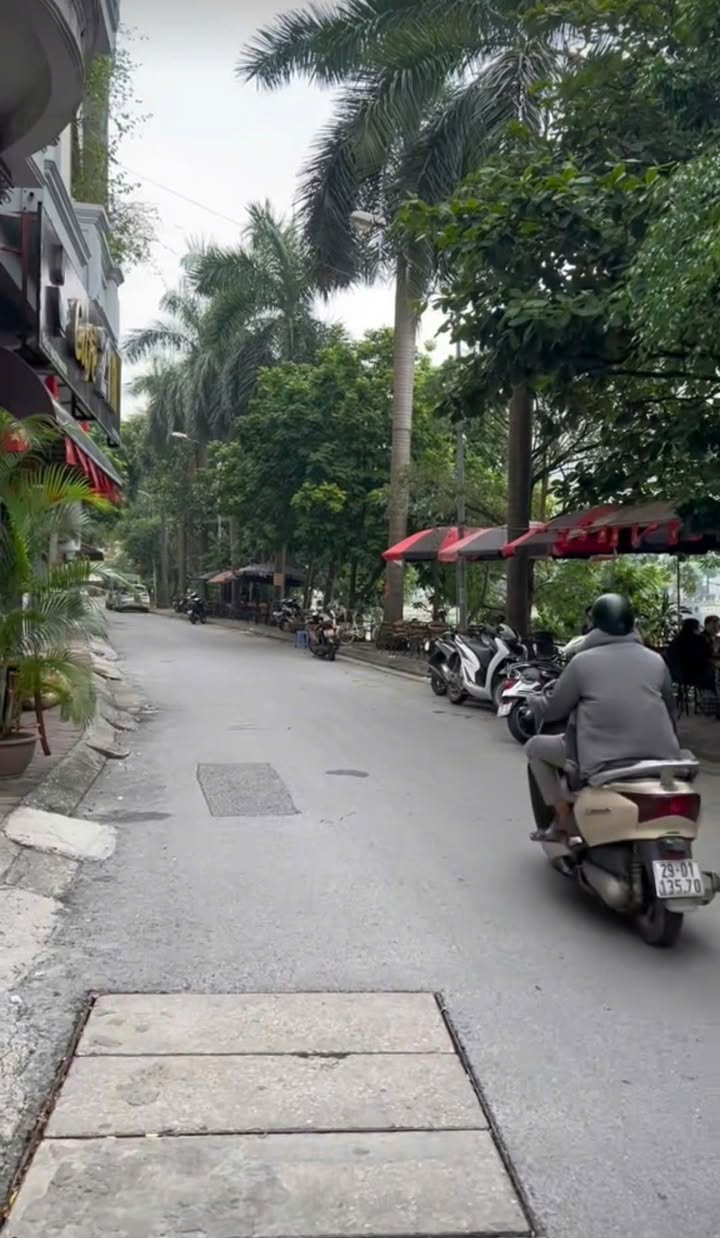 Nhà mặt phố Phương Mai 63m² giá 43 tỷ - View hồ trực diện, thang máy hiện đại!