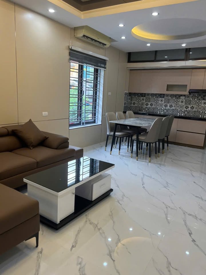 Căn hộ tập thể tầng 3 ngõ Phương Mai, Đống Đa 70m² giá 11 triệu - Nhà mới sửa đẹp lung linh!