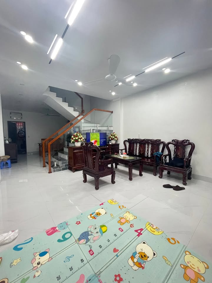 Nhà 3 tầng thôn Phú Lạc, xã Phú Xuân, 75m² giá 2 tỷ - Sẵn sàng vào ở!