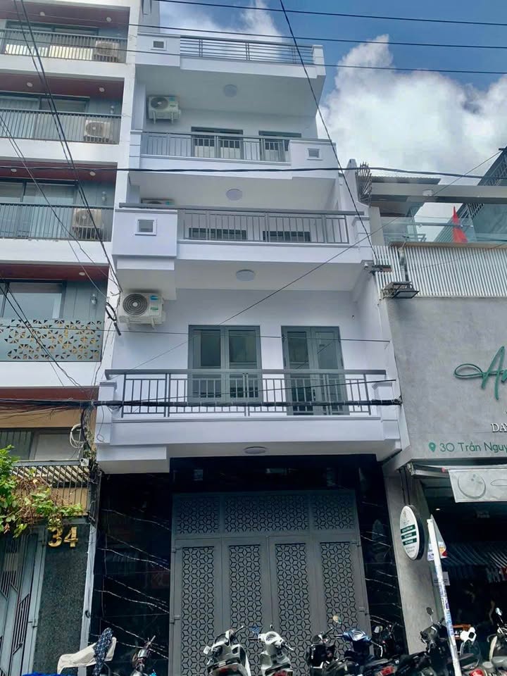 Nhà 4 tầng mặt tiền đường Trần Nguyên Hãn 112m² giá 25 tỷ - Vị trí đắc địa gần biển!