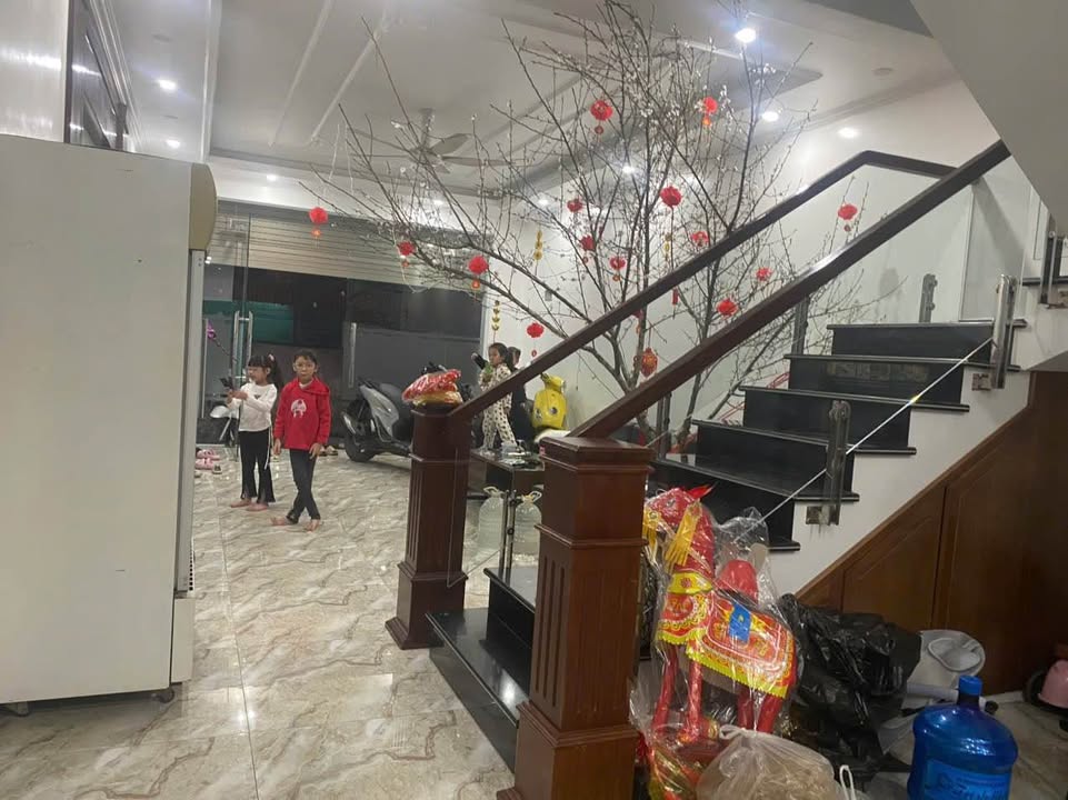 Nhà đẹp lô góc phố Tây Sơn, Kiến An 76m² giá 5.9 tỷ - Kinh doanh thuận lợi!