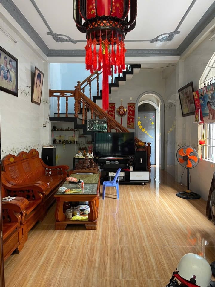 Nhà 2 tầng đường Hồ Tùng Mậu, Nha Trang 113.2m² giá 5.5 tỷ - Cơ hội đầu tư tuyệt vời!