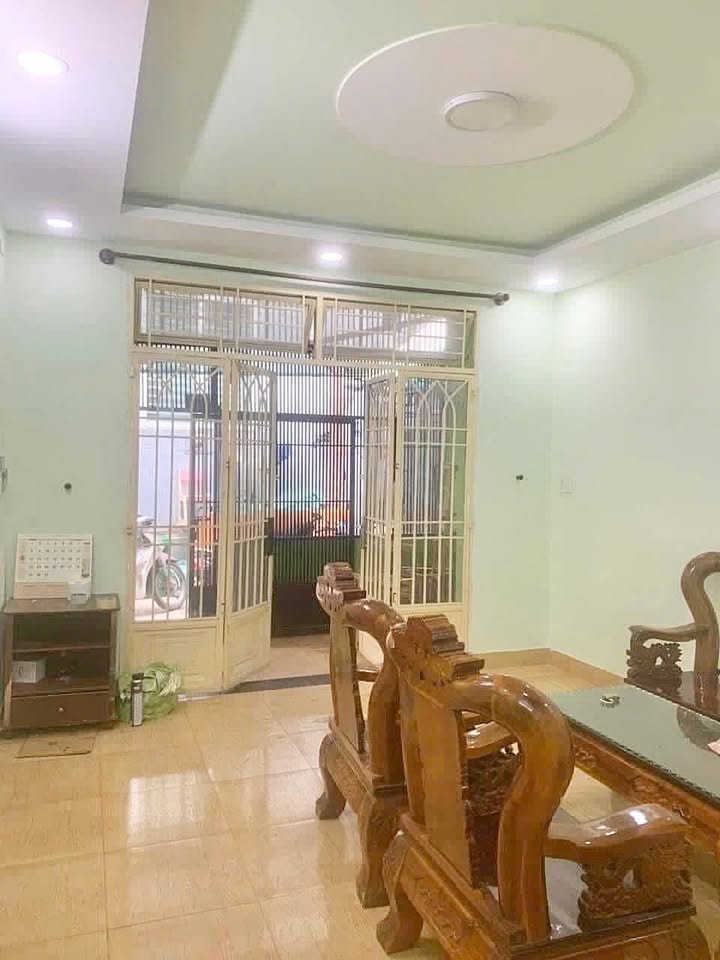 Nhà nguyên căn 3 phòng tại Huỳnh Tấn Phát, Quận 7, 60m² giá 8.5 triệu - Vị trí thuận tiện di chuyển!