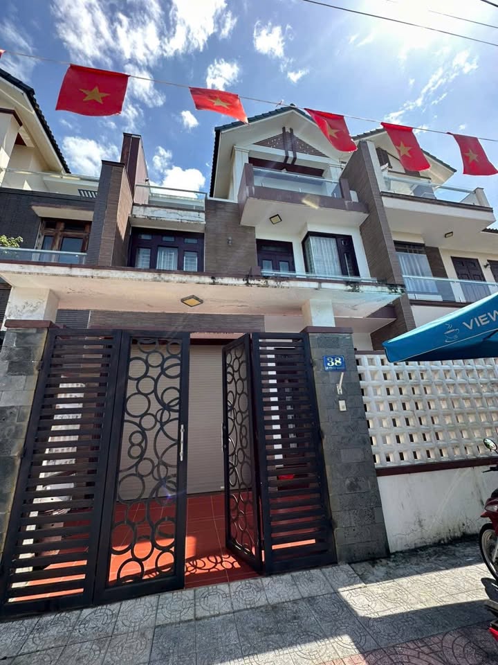 Nhà phố KDC Nguyễn Huệ Đông Hà 162m² giá 4.xxx triệu - Sẵn sàng chuyển nhượng!