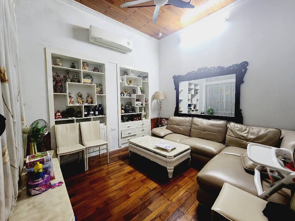 Nhà riêng Cự Lộc 70m² giá 13.5 tỷ - Xây dựng kiên cố, gần ô tô