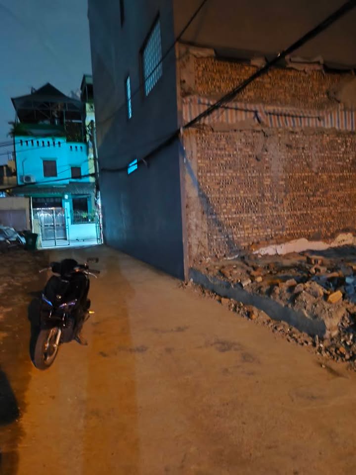 Bán đất phố Trạm Long Biên 50m² giá 8.9 tỷ - Đất đẹp, vị trí đắc địa!