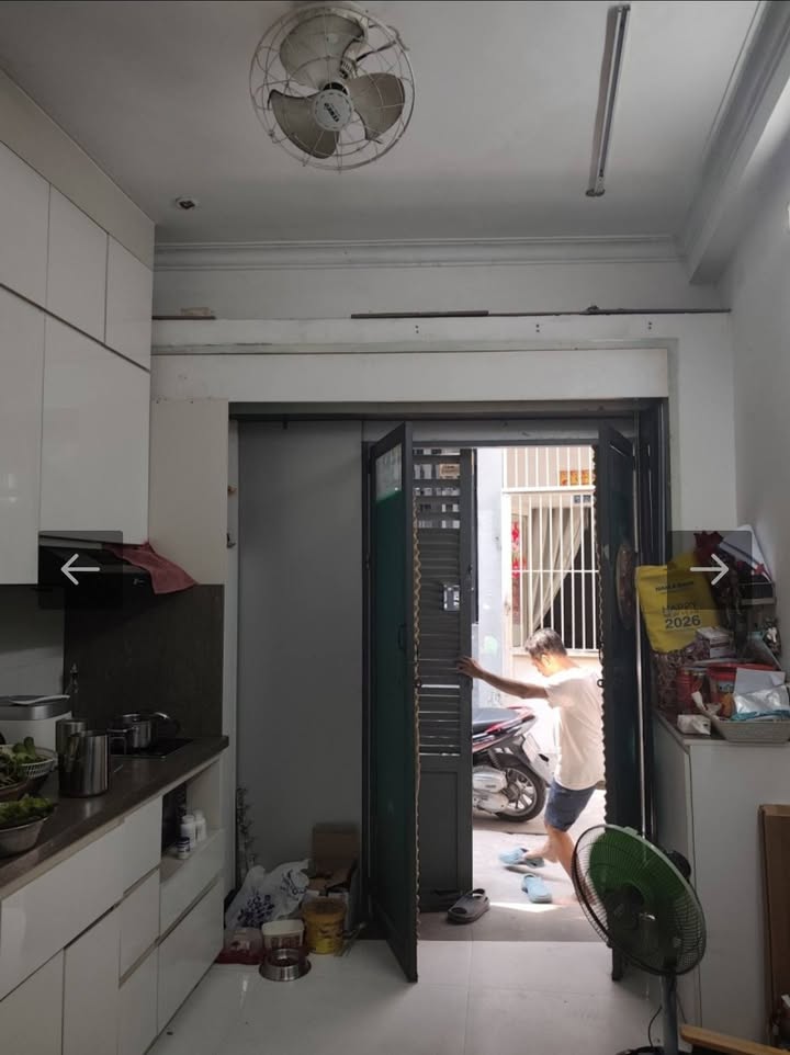 Nhà đẹp Quận 10 18m² giá 3.99 tỷ - Sát chợ Nhật Tảo, thuận tiện mọi bề!