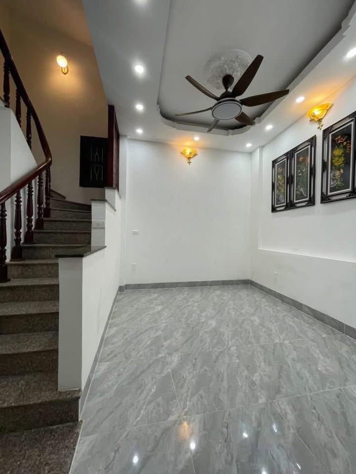 Nhà 4 tầng Đê La Thành, Ba Đình 41.3m² giá 8.6 tỷ - Vị trí đắc địa