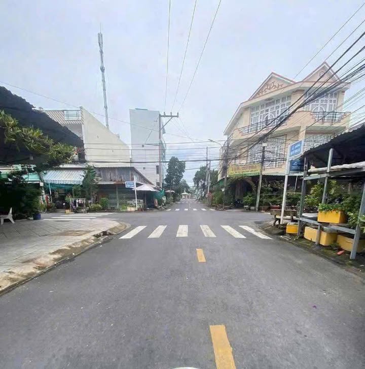 Nhà bán 1 trệt 2 lầu căn góc tại Long Xuyên An Giang 54m² giá 3 tỷ - Hướng Đông Bắc, pháp lý rõ ràng