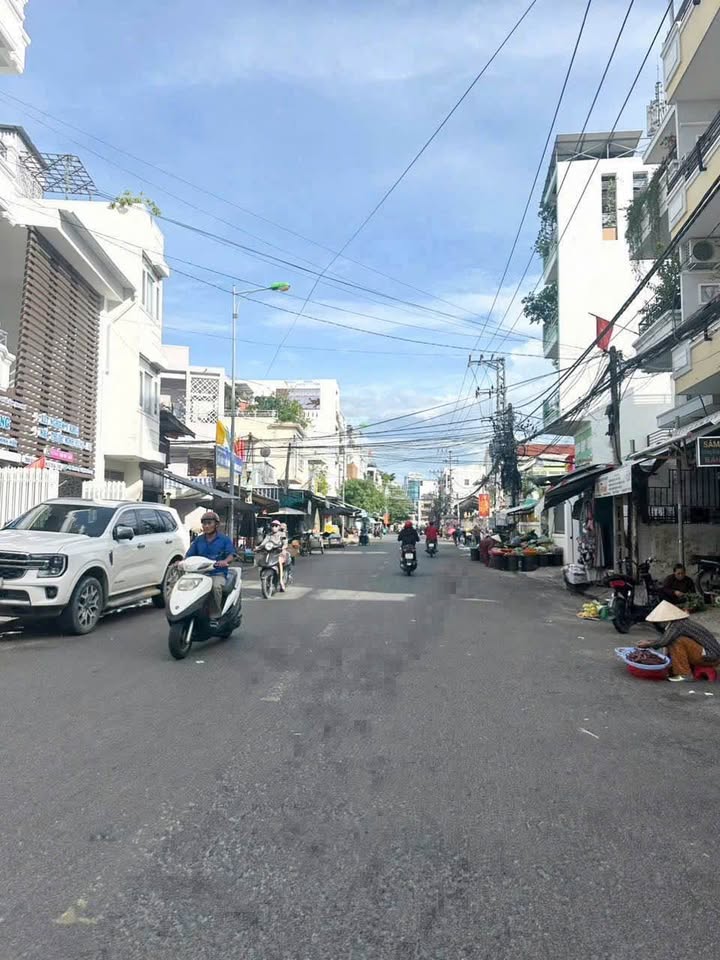Bán nhà 3 tầng mặt tiền đường Phương Sài Nha Trang 110m² giá 7.9 tỷ - Kinh doanh tốt ngay chợ