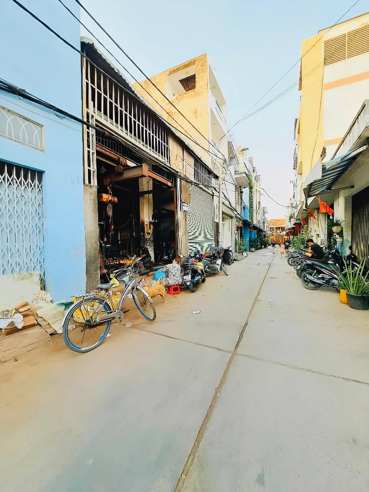 Nhà cấp 4 150m² đường số 18B, Bình Hưng Hoà A chỉ 13,5 tỷ - Tiện ích xung quanh đầy đủ!