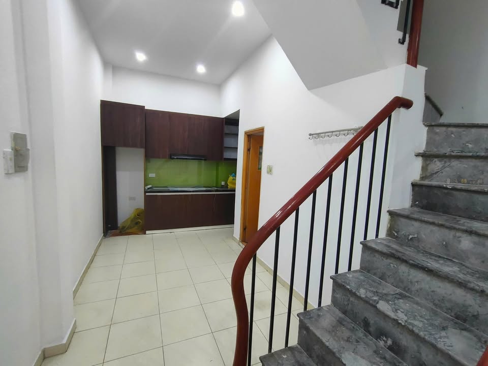 Nhà cho thuê ngõ 189 Hoàng Hoa Thám, Ba Đình 36m² - Tiện nghi đầy đủ, giá tốt!