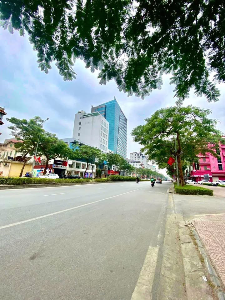 Mặt tiền kinh doanh Nguyễn Văn Cừ, Long Biên 176m² giá 60 tỷ - Cơ hội đầu tư hiếm có!