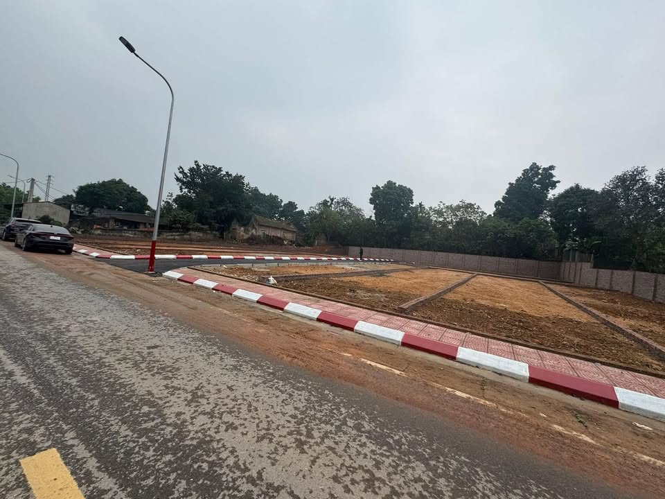 Đất thổ cư đường Phùng Hưng, Cẩm Lĩnh, Ba Vì 100m² giá 2 tỷ - Đầu tư sinh lời ngay!