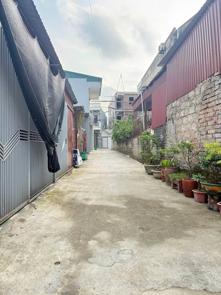 Nhà riêng Ngách 141 Trần Quang Khải Ninh Sơn 92m² giá 2 tỷ - Ô tô vào tận đất!