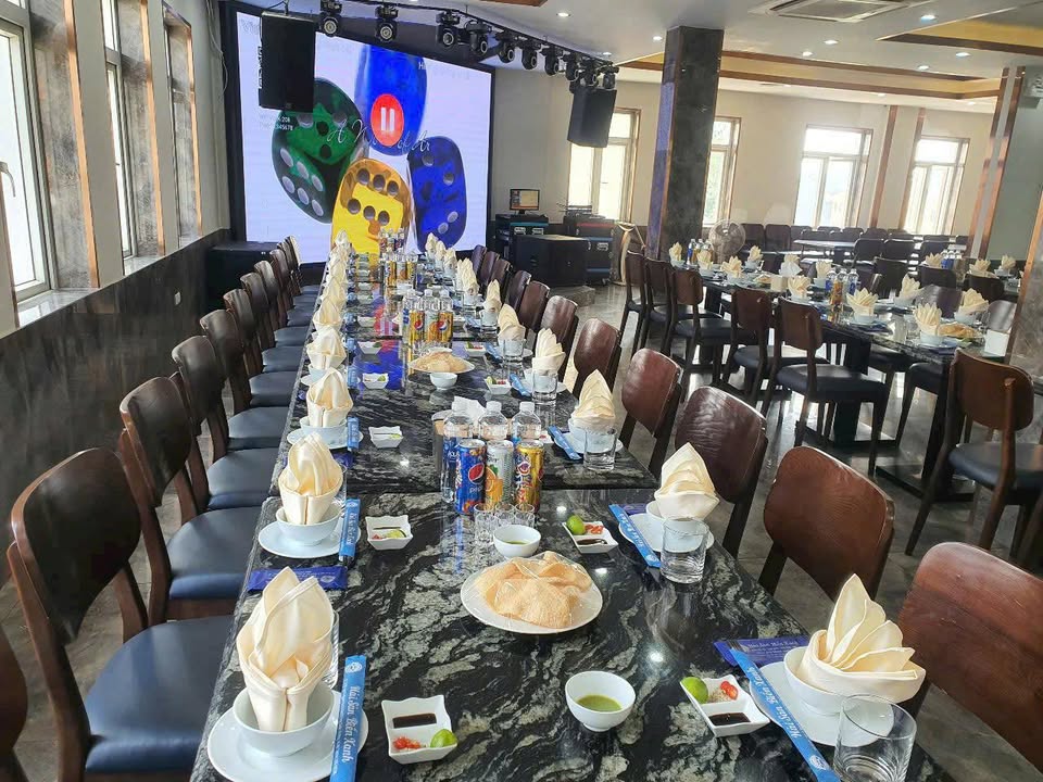 Nhà hàng mặt hồ Văn Quán 150m² giá 1.2 tỷ - Vị trí siêu đẹp, sẵn sàng kinh doanh!