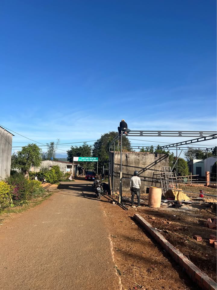 Quán cà phê và hàng tạp hóa cho thuê tại ngã ba làng Vâu, Pleiku - Giá chỉ 3 triệu/tháng!