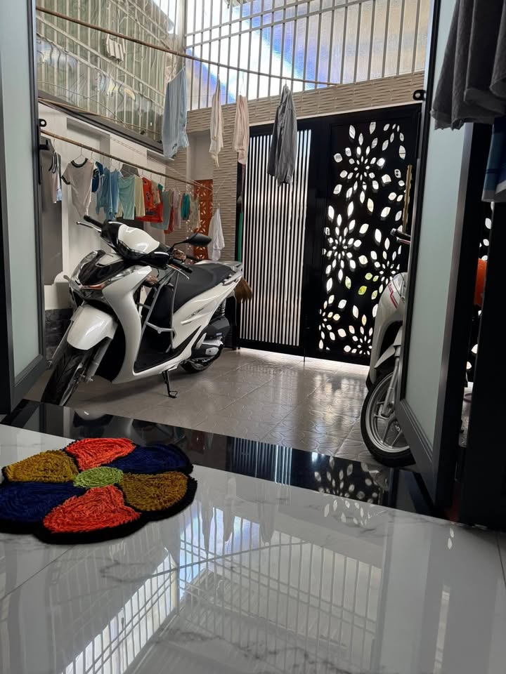 Nhà cấp 4 Long Phước 98.4m² giá 1.6 tỷ - Đường ô tô, dân cư đông đúc!