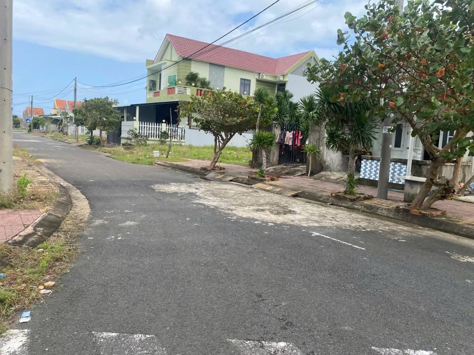 Đất tái định cư Hòa Hiệp Nam 204m² giá 2.7 tỷ - Sổ hồng chính chủ, vị trí đẹp!