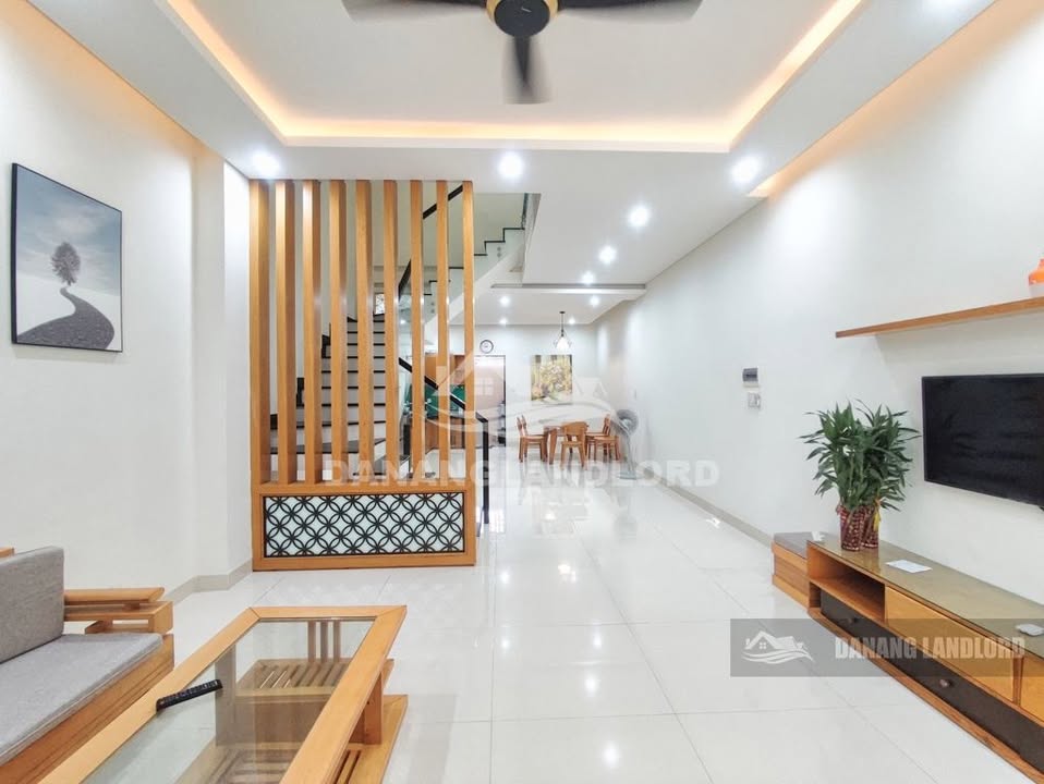 Nhà 3 Tầng Hiện Đại Khu Phạm Văn Đồng Đà Nẵng 85m² - Giá Thuê Chỉ 27 Triệu!
