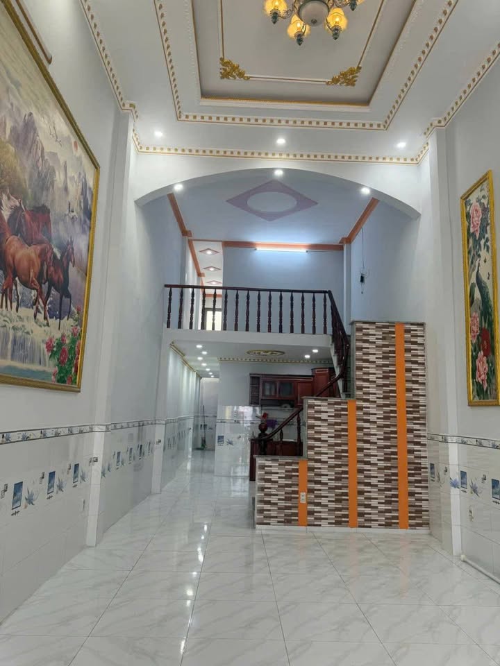 Nhà phố Bình Chánh 100m² giá 2.85 tỷ - Kinh doanh thuận lợi ngay sau chợ!