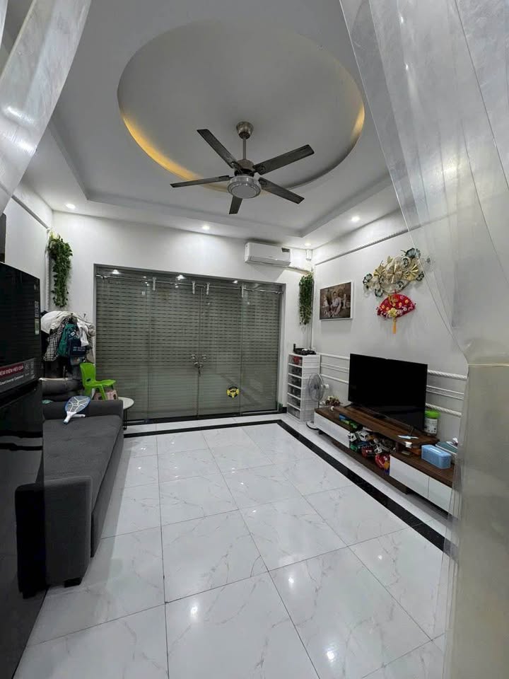 Nhà 5 tầng Yên Xá, Thanh Trì, 31m² giá 6.7 tỷ - Sổ đỏ chính chủ