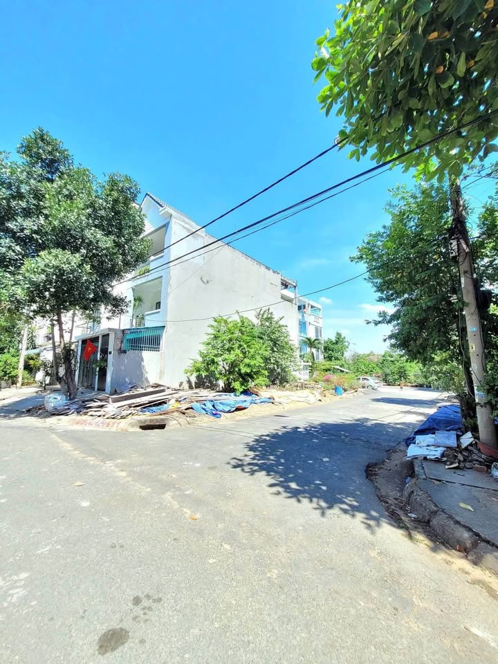 Đất góc 2 mặt tiền KDC 10 Mẫu, Bình Trưng Đông, Q.2 - Sổ hồng riêng, giá tốt!