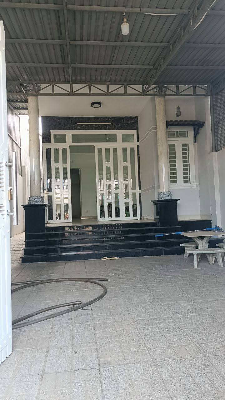 Nhà nốc Thái Hòa Thành Tây Ninh 240m² giá 1.65 tỷ - Xây dựng hoành tráng!