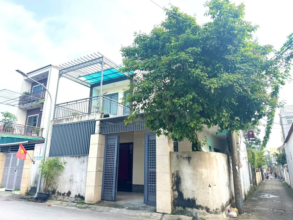 Nhà 2 tầng tại ngõ Phong Đình Cảng, Vinh 130m² giá 7.68 tỷ - Thiết kế đẹp, vào ở ngay!