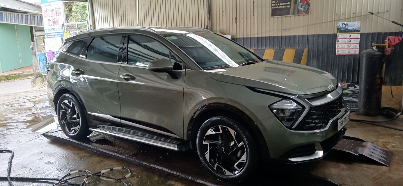 Tiệm rửa xe ô tô và xe máy 200m² tại 93 Trần Quý Hai - Đầy đủ trang thiết bị