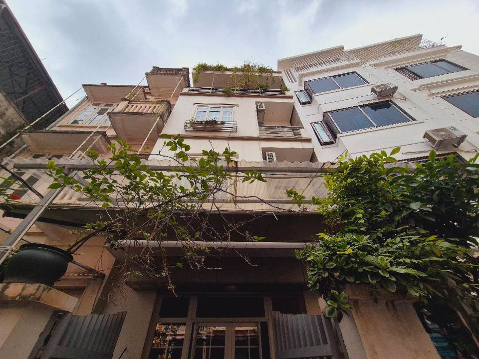 Nhà đẹp An Dương Vương, Tây Hồ 105m² giá 17 tỷ - Thông thoáng rộng rãi!