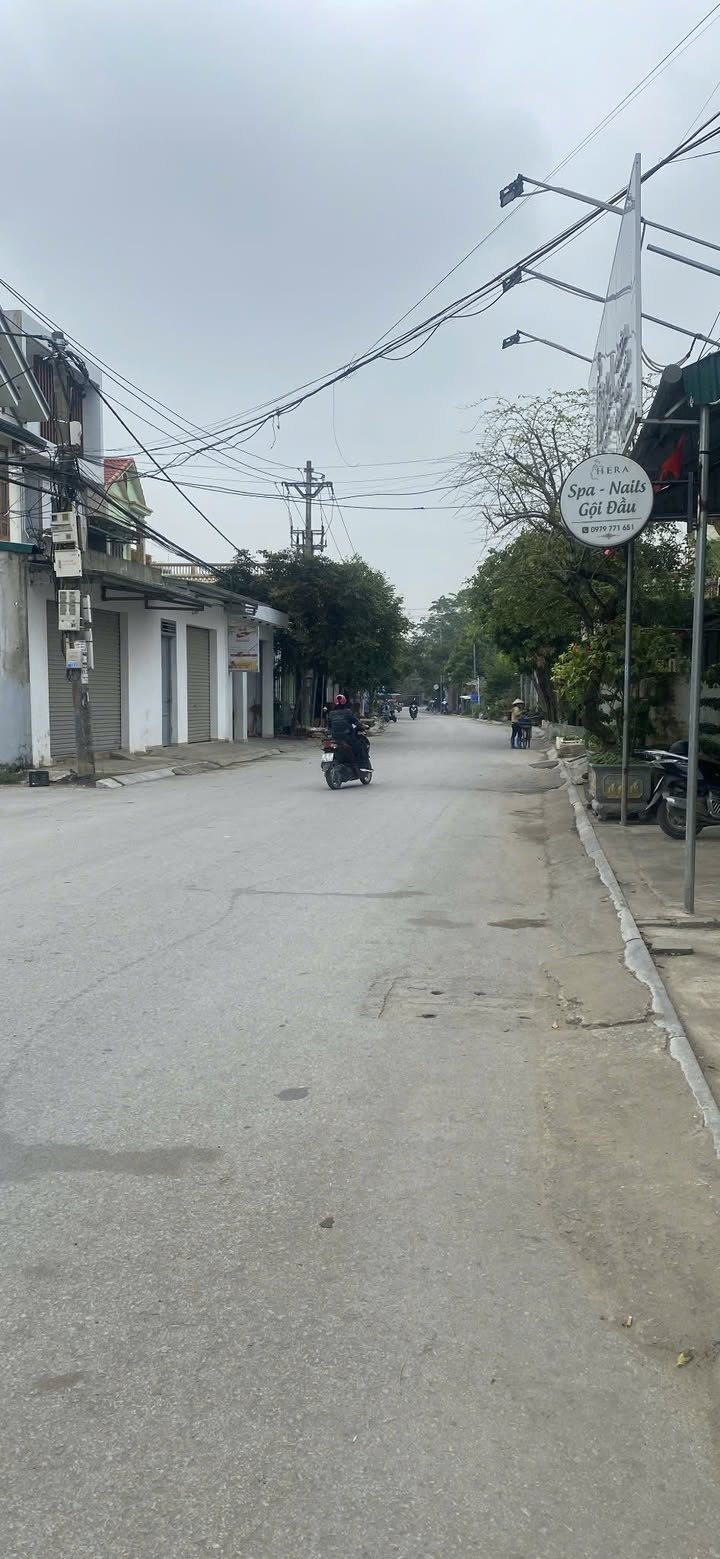 Đất nền Sầm Sơn 94m² giá thỏa thuận - Đường thông tứ phía, dân cư đông đúc