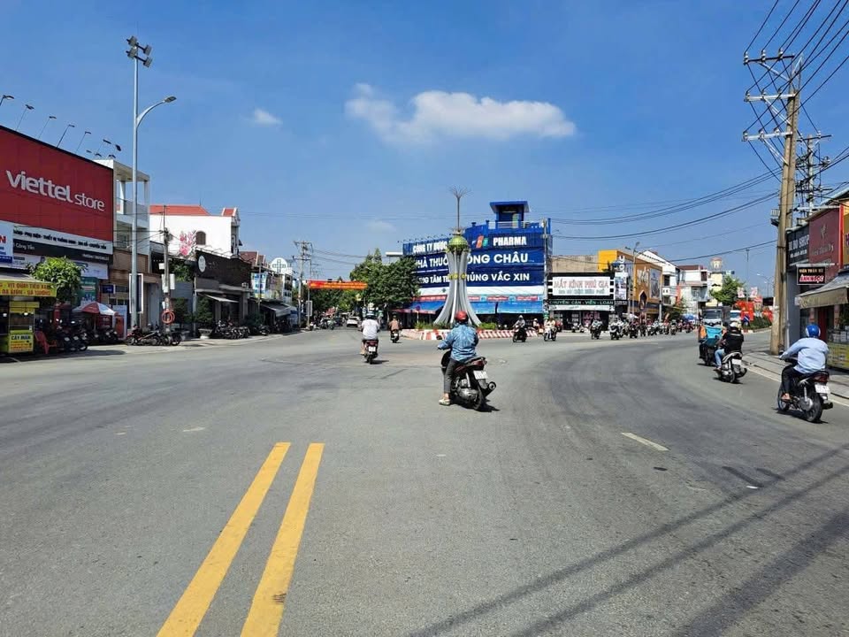 Bán nhà mặt tiền Võ Công Tồn, Bến Lức 188m² giá 9.7 tỷ - Kinh doanh sầm uất!