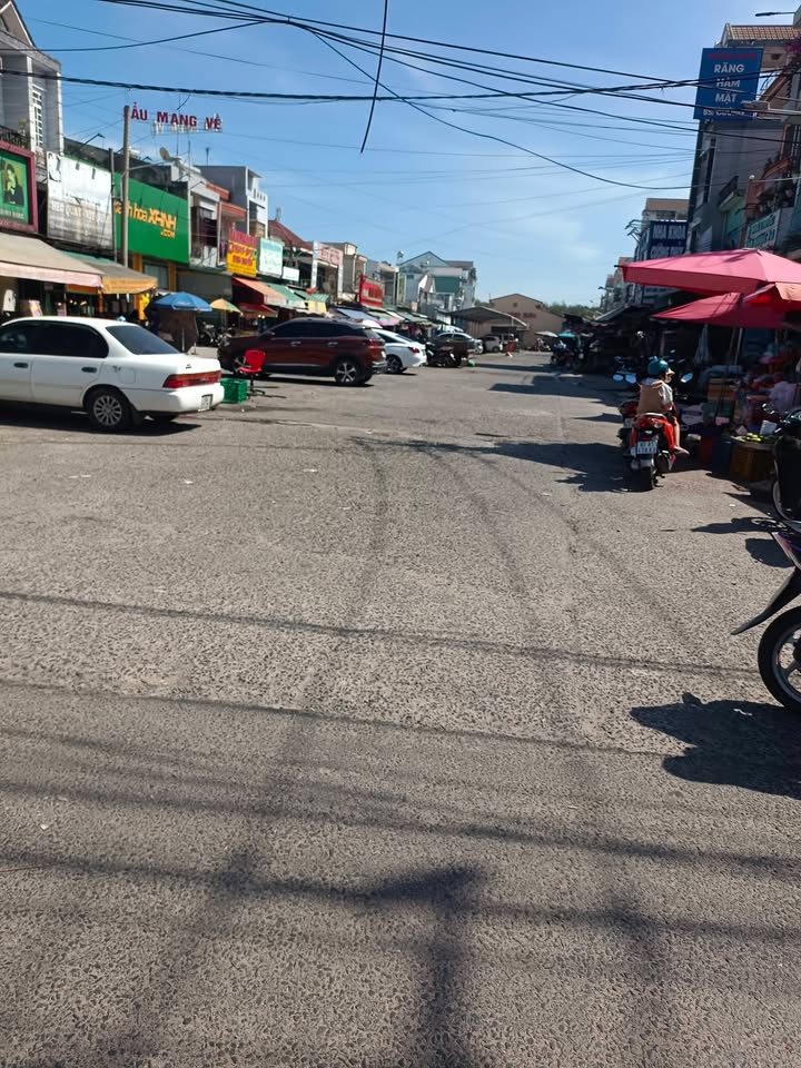 Nhà phố Khu phố 3A, Minh Hưng 180m² giá 1.1 tỷ - Sát chợ, vị trí trung tâm