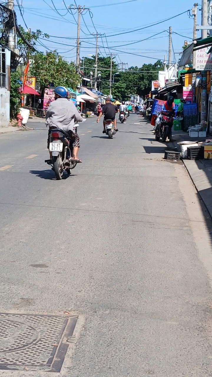 Nhà phố Tân Hiệp Hóc Môn 76m² giá 5.2 tỷ - Gần chợ, kinh doanh sầm uất!