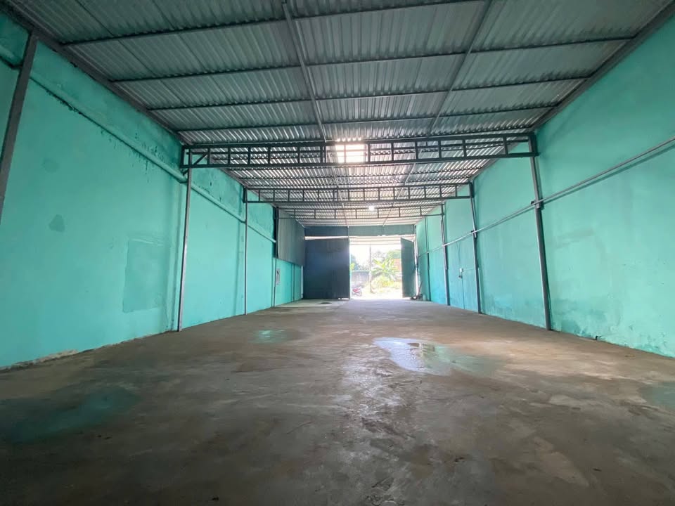 Cho thuê kho Hóc Môn 200m² giá 12 triệu - Đường xe tải 10 tấn thuận tiện