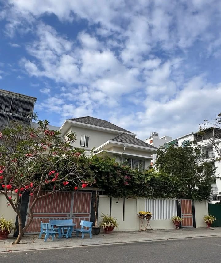 Biệt thự KĐT VCN Phước Hải Nha Trang 320m² giá 26 tỷ - Nội thất đầy đủ, chỉ việc vào ở!