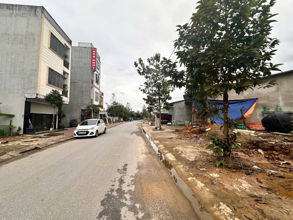 Đất nền Lào Cai 304m² giá thương lượng - Sổ đỏ chính chủ, vị trí đắc địa!