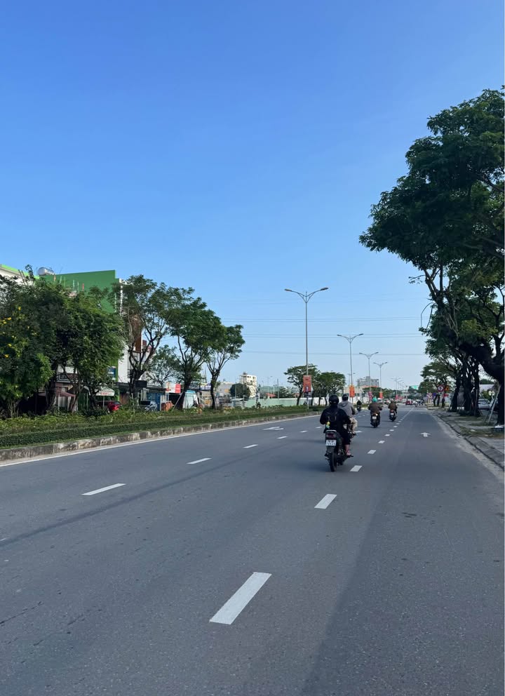 Nhà 3 tầng mặt tiền Khái Tây 1, Đà Nẵng 100m² giá 5 tỷ - Vị trí tiềm năng, sẵn sàng ở ngay!