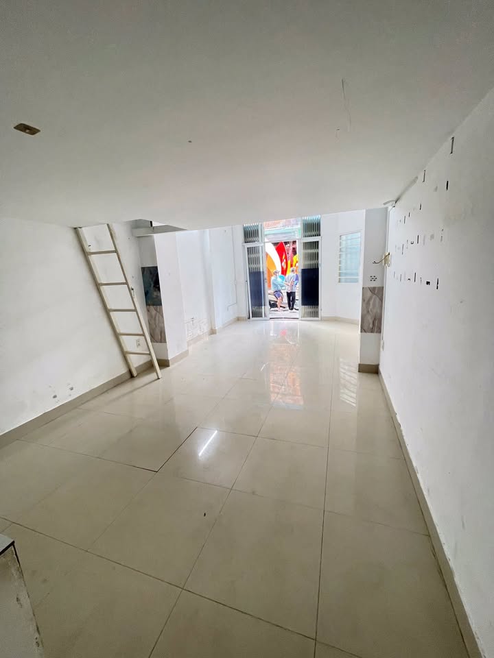 Cho thuê mặt bằng kiot mặt tiền đường Phan Văn Năm, Tân Phú 30m² giá 6 triệu - Vị trí đắc địa cho kinh doanh!