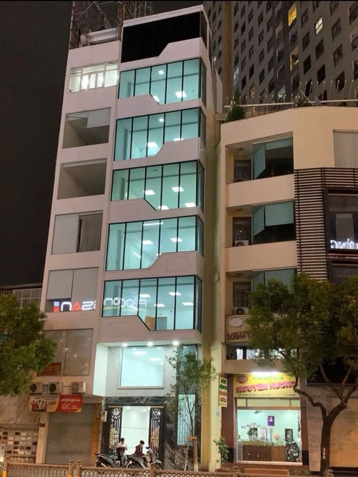 Cho thuê nhà mặt tiền đường Nguyễn Văn Trỗi, Phú Nhuận 66m² - Thiết kế hiện đại, thang máy tiện lợi!