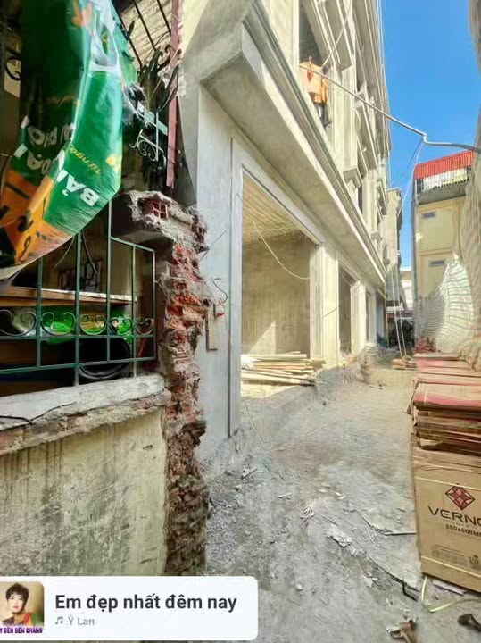 Nhà 3 tầng mặt đường Đông Khê 40.5m² giá 3.35 tỷ - Đang hoàn thiện, sẵn sàng ở!