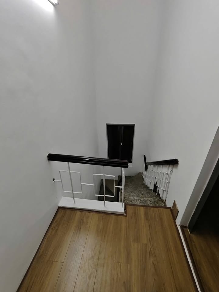 Nhà đẹp Đống Đa 42m² giá 10 tỷ - Gần Đại Học Y, đầy đủ nội thất!