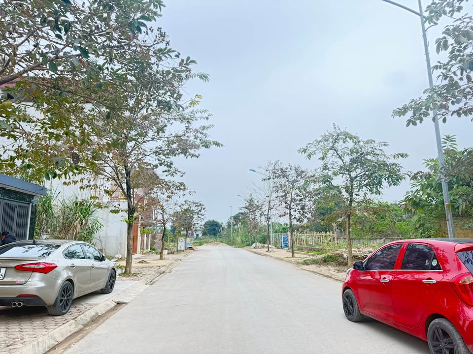 Đất nền Khu đô thị Kosy Gia Sàng 110m² giá 3.3 tỷ - Sổ đỏ chính chủ, vị trí đẹp!